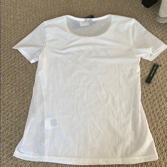 Brand new Nike workout top - Picture 3 of 3